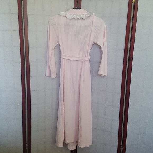 Pink floor-length bath robe. Kids size 10-12. - Picture 2 of 6